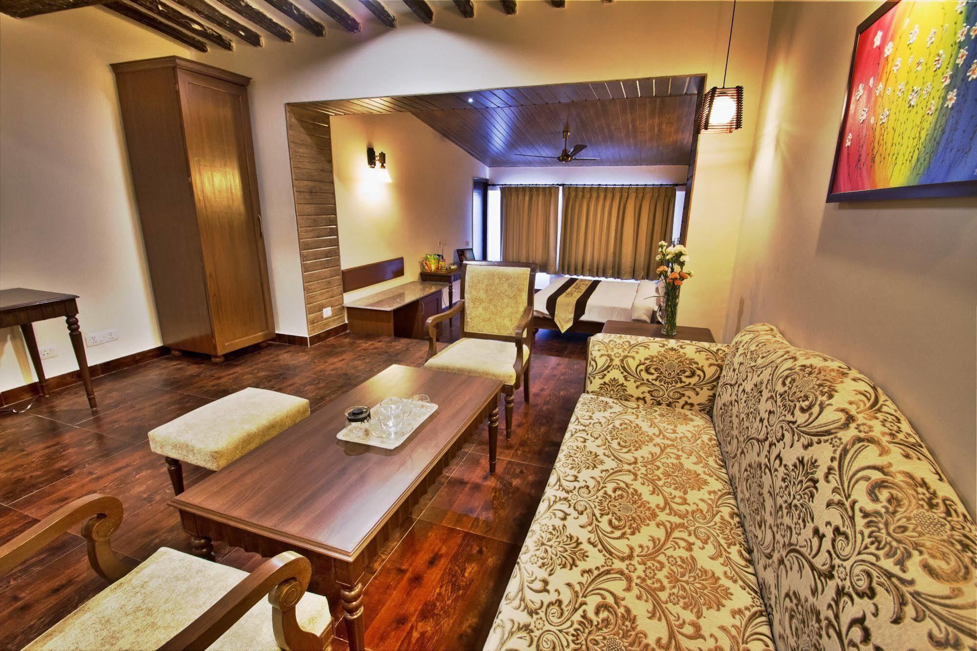 One Earth Royale Boutique Hotel Мусори Екстериор снимка