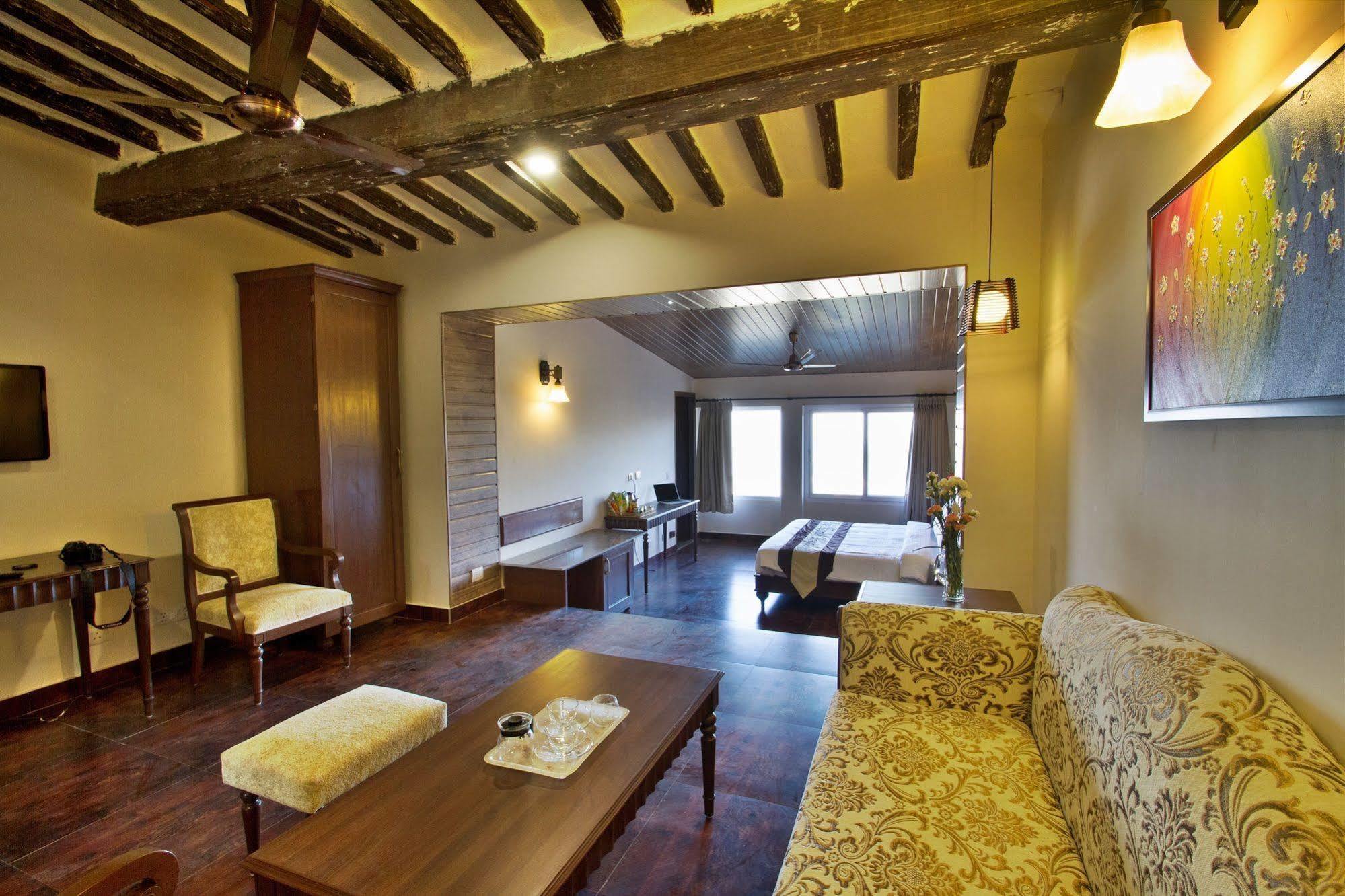 One Earth Royale Boutique Hotel Мусори Екстериор снимка